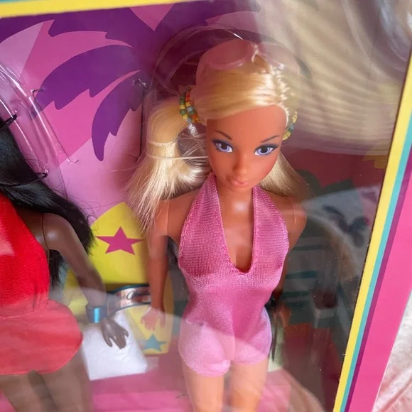 Mattel Signature 50th Anniversary Set of 1971 Malibu Barbie - Picture 6 of 6